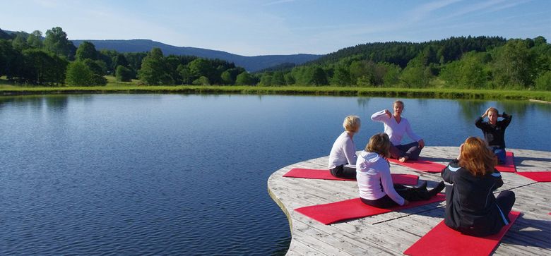 Ruhige Stimmung beim Yoga im Kurpark