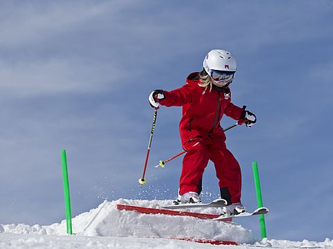 Kindervergügen beim Wintersport im Bayerischen Wald