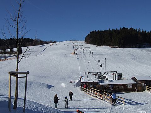 Skilift in Grün, Maibrunn